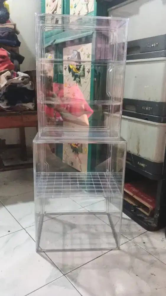 Rak display etalase