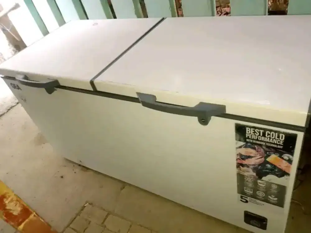 freezer bok merek Gea kapasitas 600 liter