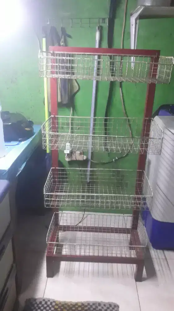 Rak pajangan jajanan