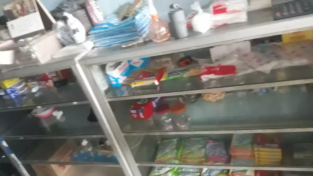 Etalase pajangan