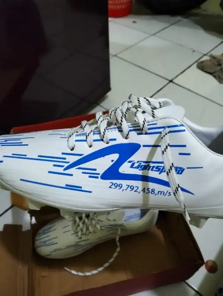 Sepatu sepak bola