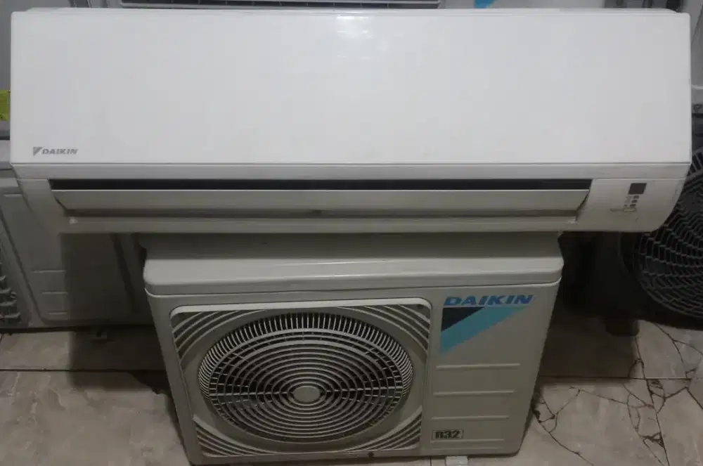 JUAL AC DAIKIN 1 PK / AC GREE 1 PK