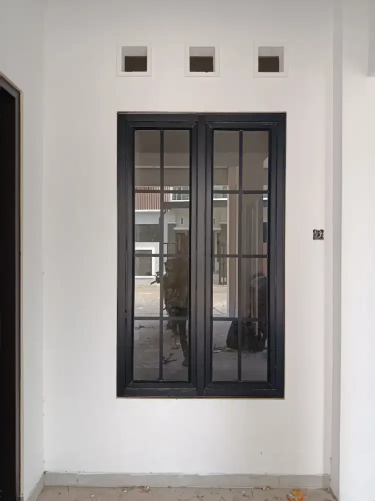 Pintu aluminium. Jendela alumunium