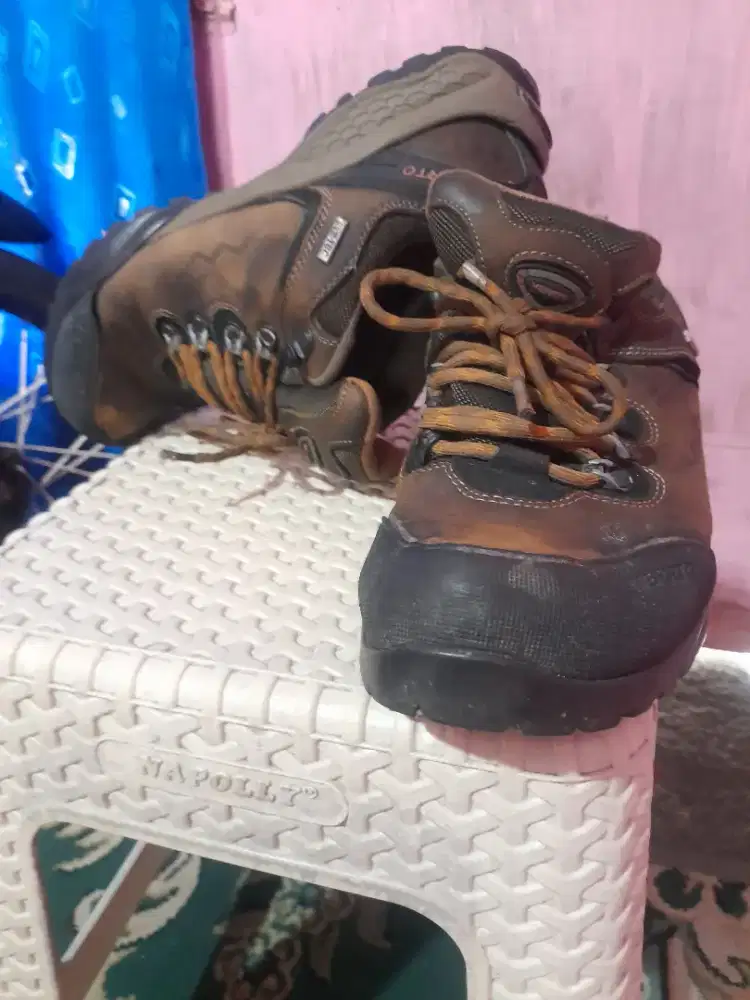 Sepatu coklat ,siap pakai .