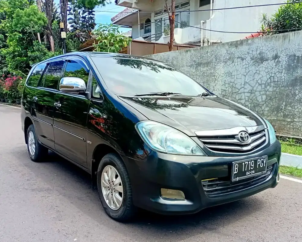 Toyota Kijang Innova V AT 2011 matic