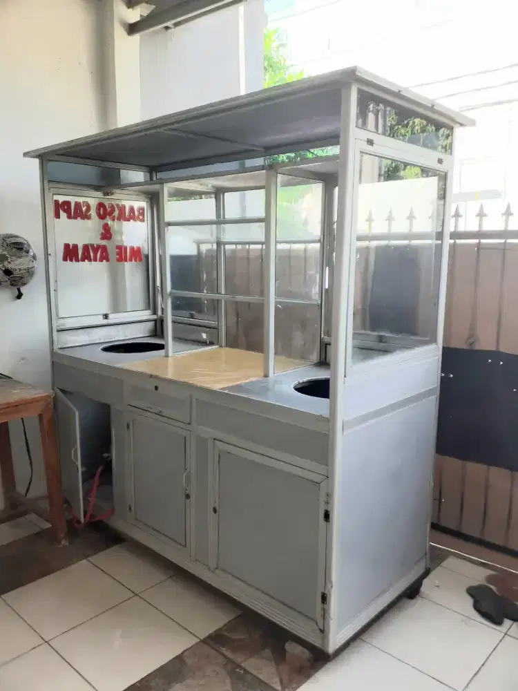 Etalase gerobak mie ayam