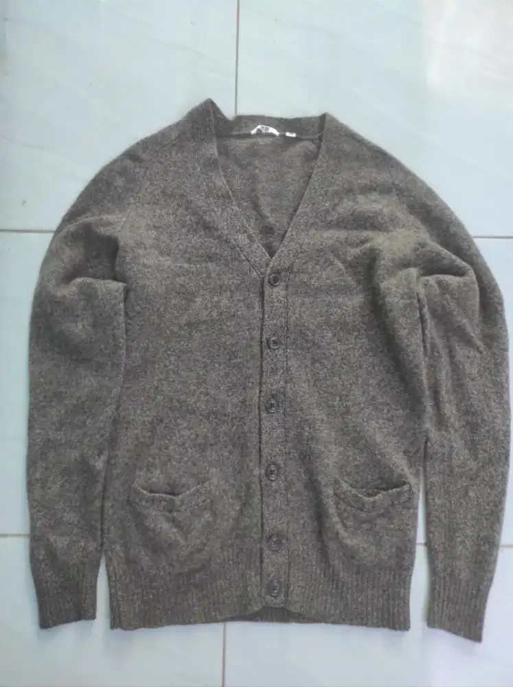 Jual sweater pria merek uniqlo original