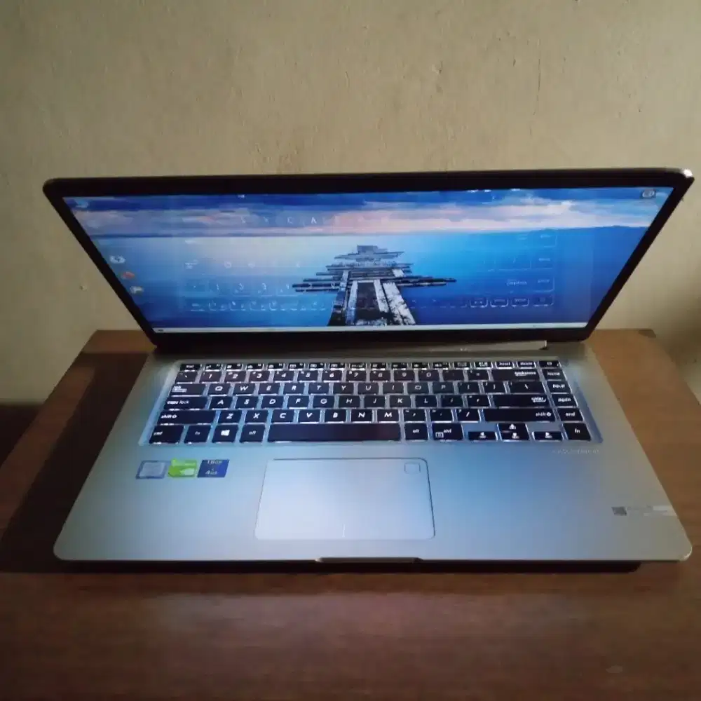 asus vivobook S15 X510UN i5gen8 vgaMX150 ssd256 ram4gb 15in fhd IPS