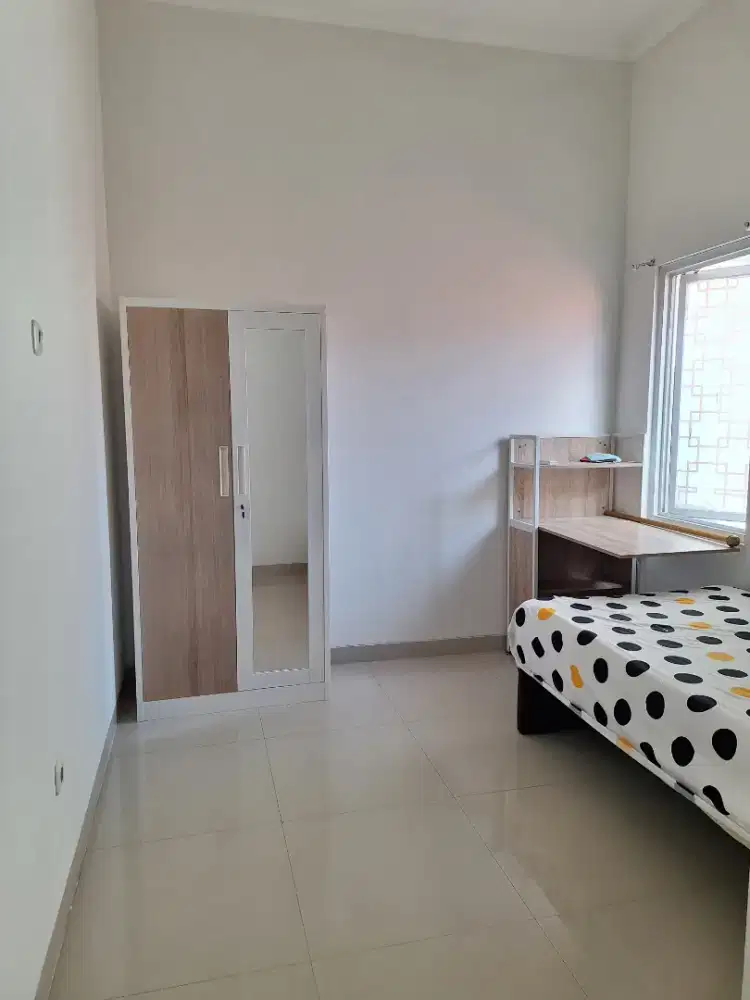 Kos putra kamar mandi dalam gading serpong