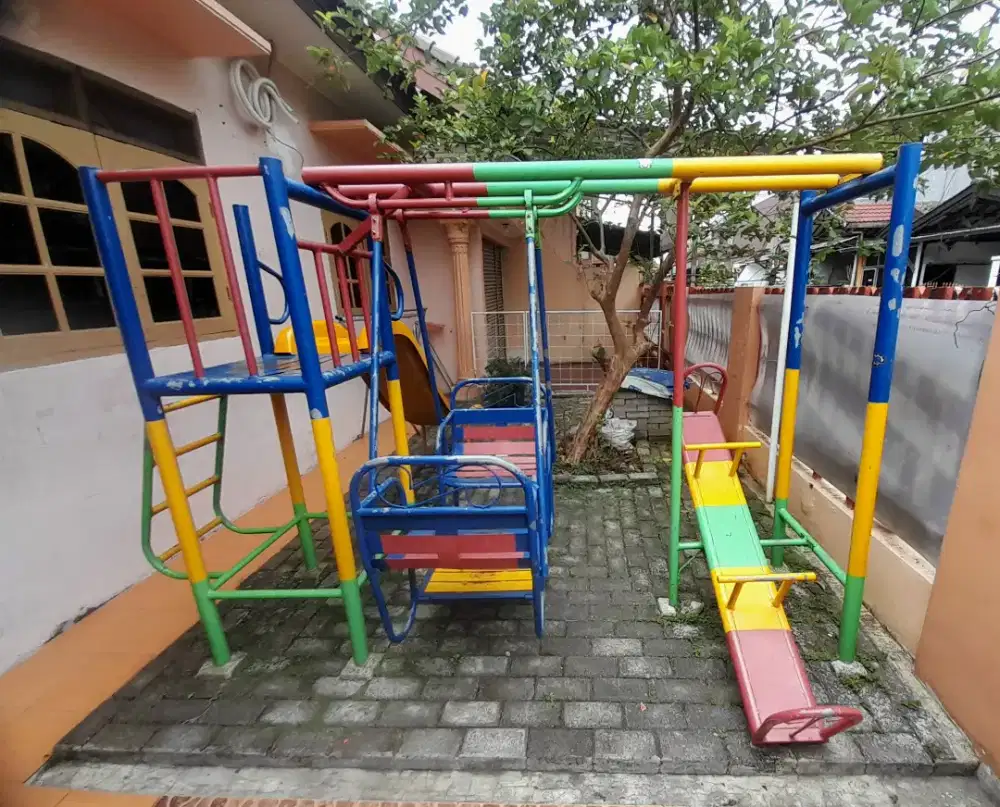 Mainan Set 3 in 1 Ayunan, Perosotan dan Jungkat Jungkit