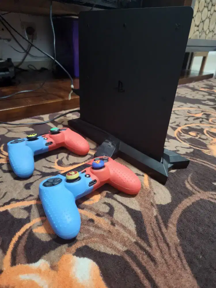 Dijual cepat Playstation 4 Slim 1TB second Original [bukan HEN] 3.5 jt