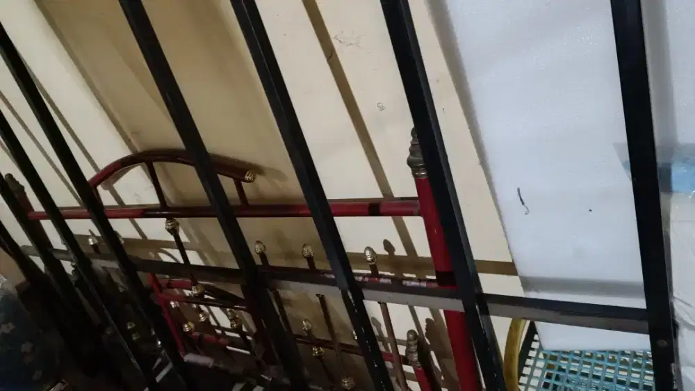 Tempat tidur besi ukuran 200x160