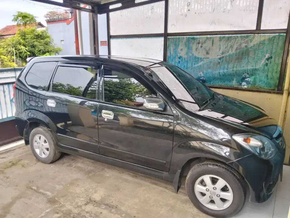 DIJUAL MOBIL AVANZA-G-Matic tahun 2011