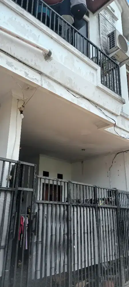 Disewakan rumah 2 lantai di kelapa dua kebon jeruk