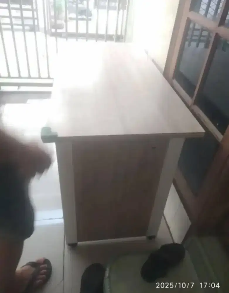Meja. Kantor. Bru. Pakai 2bln.  SDH beli LBH yg besar