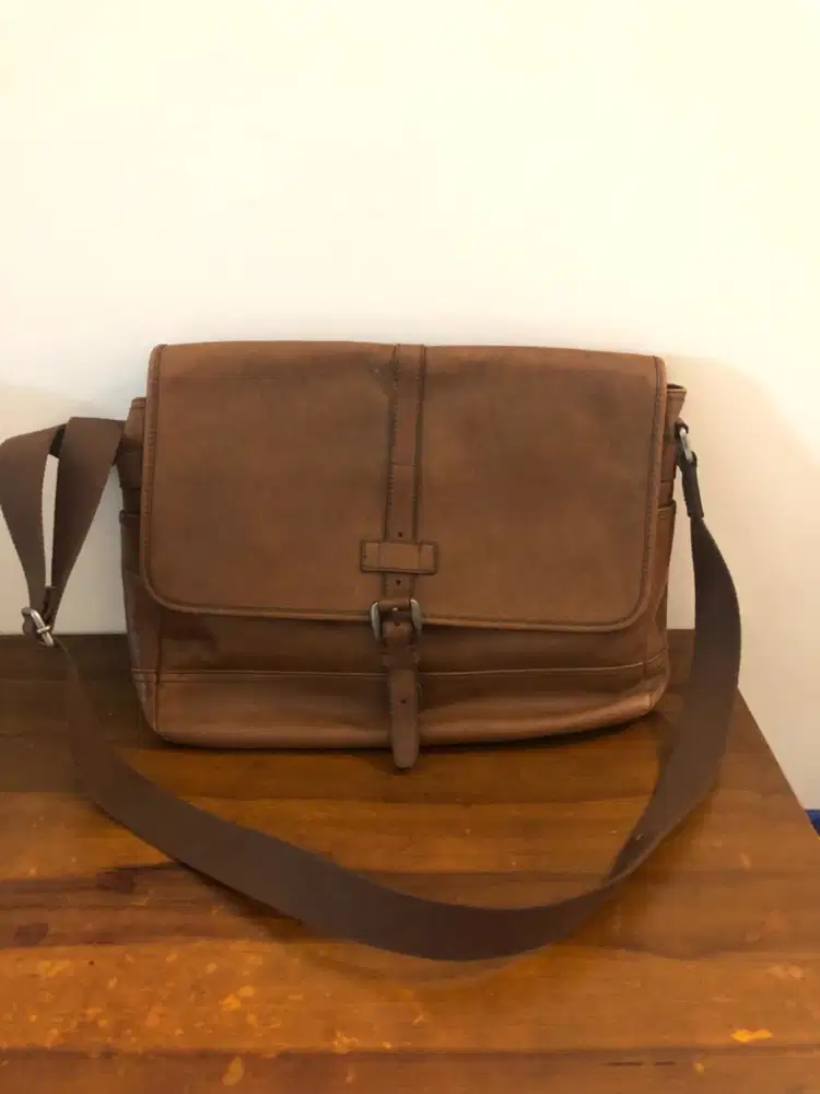 Tas Fossil Sling Bag Ukuran Besar Preloved Fossil Original