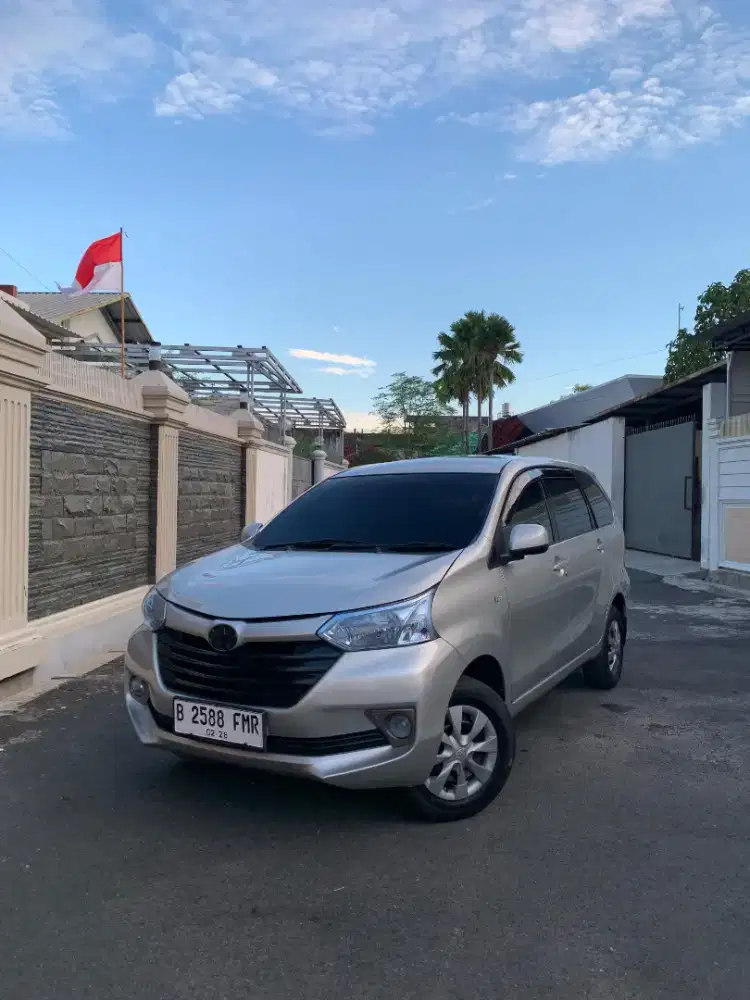 Dijual BU Avanza matic low KM
