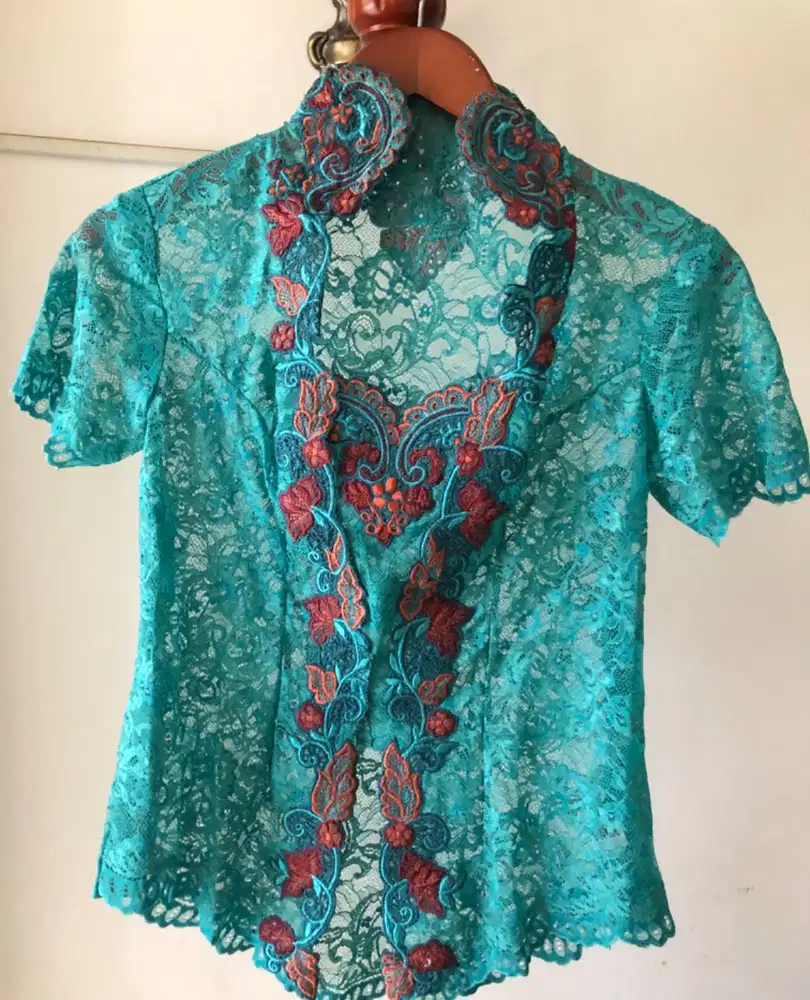Kebaya Anne Avantie Ready to Wear