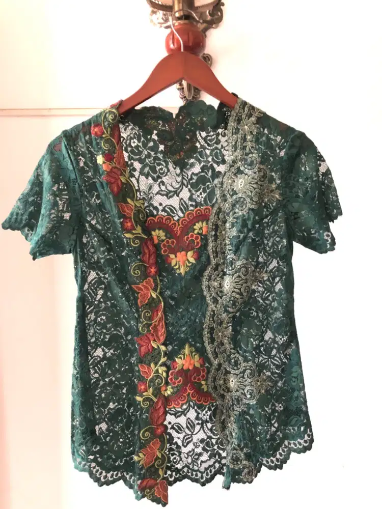 Kebaya Anne Avantie Ready to Wear