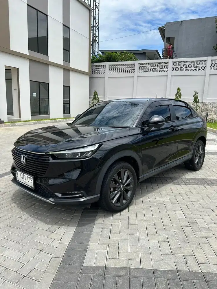 LOW KM HONDA HRV SE SENSING 2022 HITAM LIKE NEW