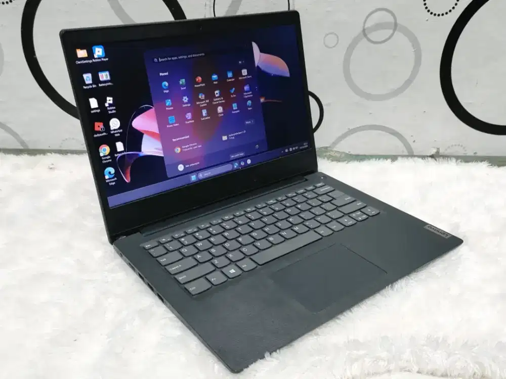 Lenovo Slim 3

- Intel Celeron N4020
- Ram 4 GB
- SSD 256 GB