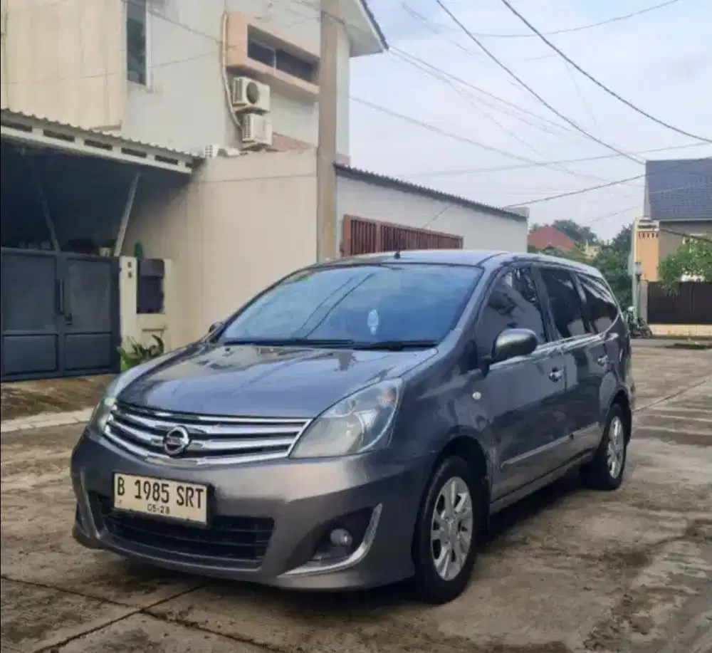 Nissan Grand livina xv 2013 matic good condition