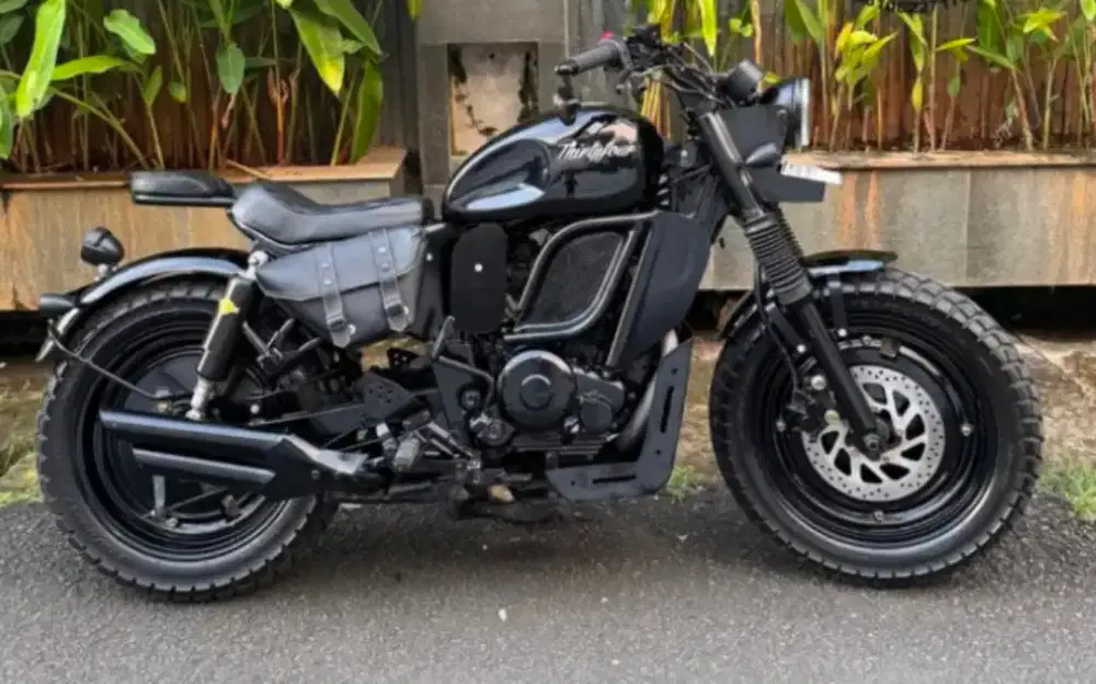 bobber triumph yamaha byson