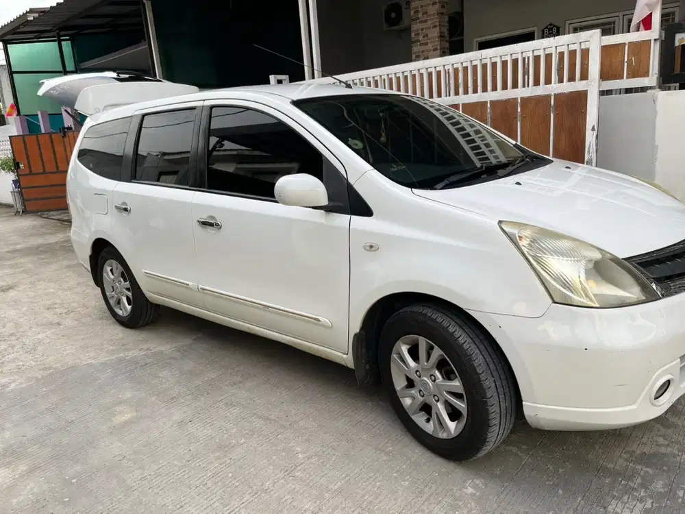 Nissan Grand livina 2012 Bensin