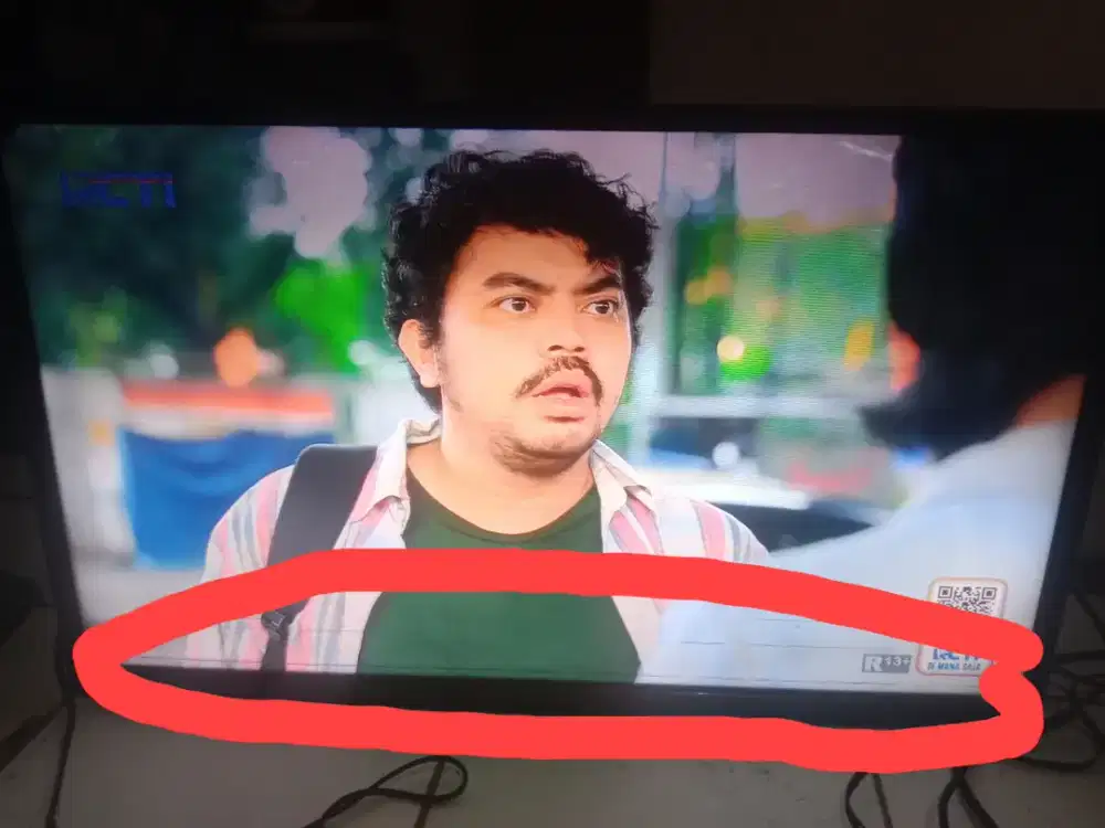 Tv led panasonik 32 kondisi minus 4 helai garis D bawah layar tv...