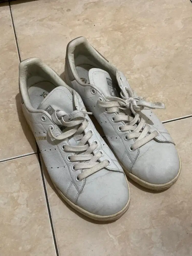 Adidas Stan Smith Original Size 42 – Kondisi Bagus, Tanpa Box