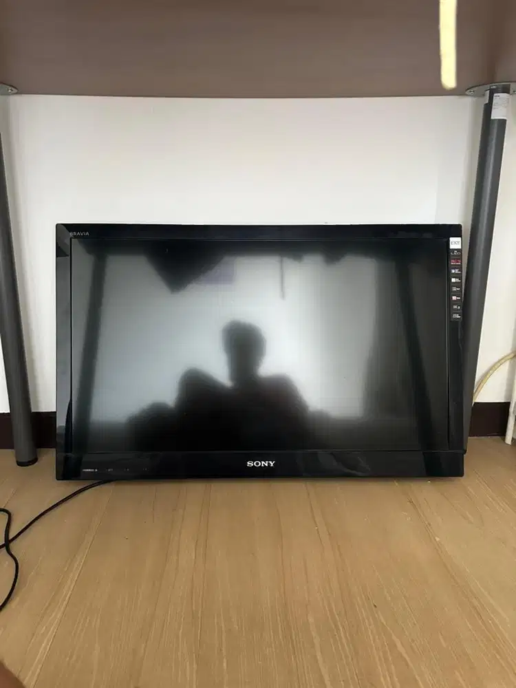 TV LCD Sony Bravia tipe 32EX310 kondisi masih bagus