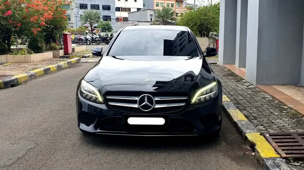 Km17rb mercedes benz mercy c200 eq boost 2019 hitam
