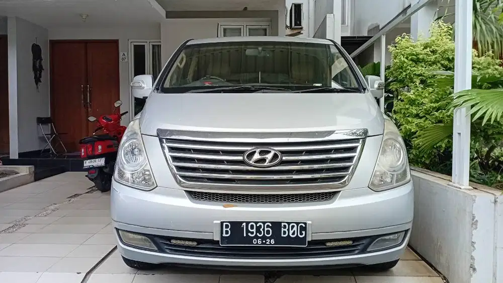Hyundai H1 Th. 2011 tipe Elegance 12 penumpang