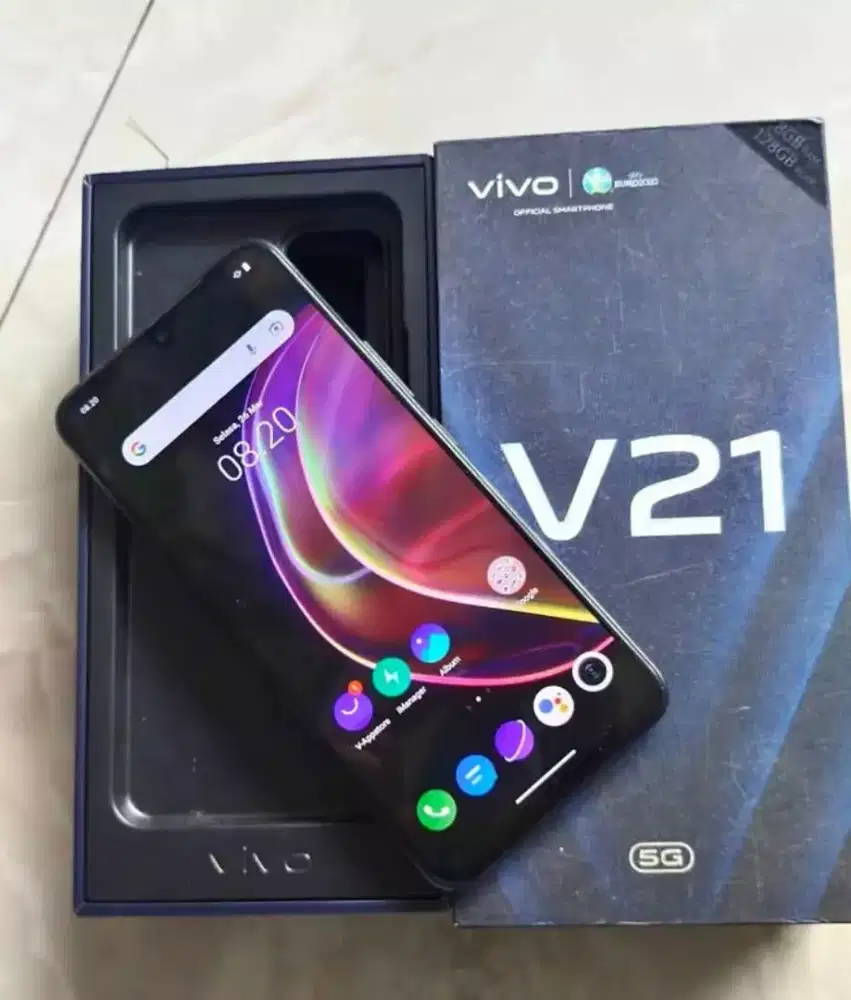 Vivo V21 5G . 8/128 .