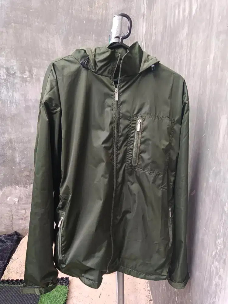Jaket parasut, warna hijau army, size XL, kondisi baru,
