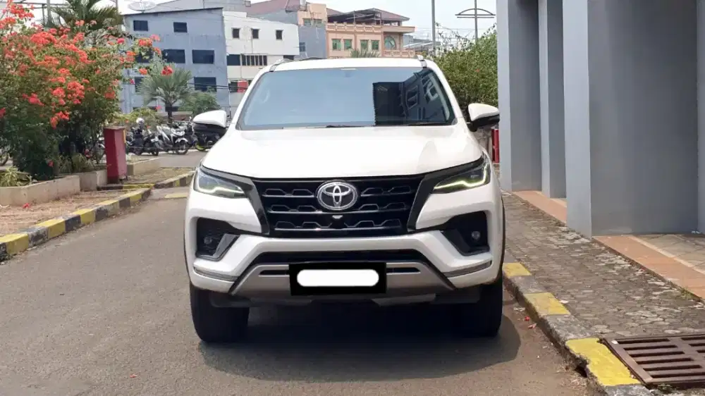 Toyota fortuner vrz tetradrive 4x4 2020 pakai 2021 putih