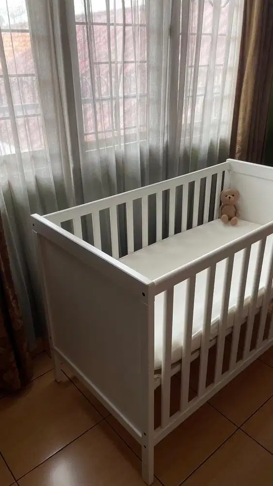 Ikea Baby Crib (sundvik)