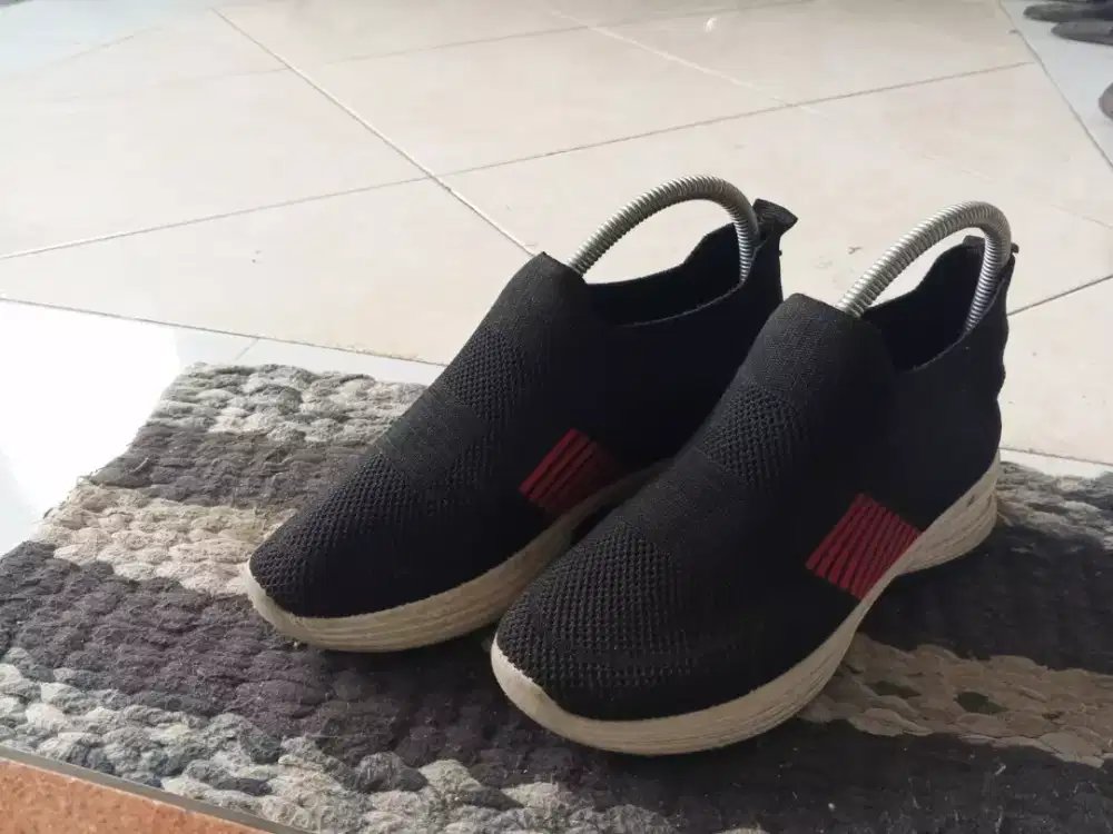 SEPATU SNEAKERS ANAK UK 37.5