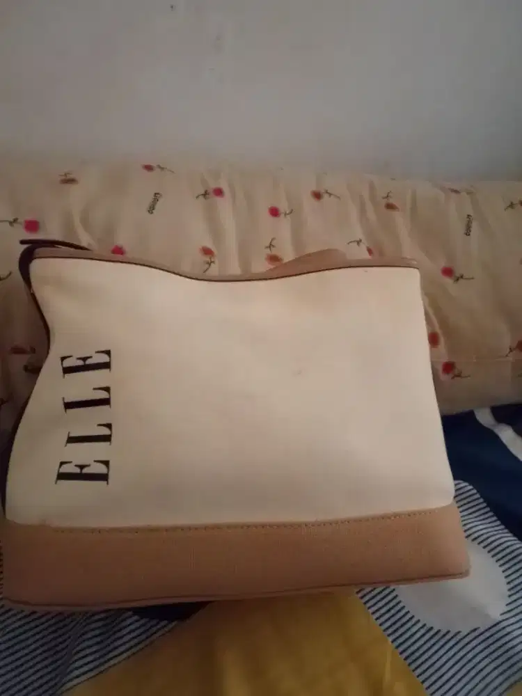 Tae Elle warna krem