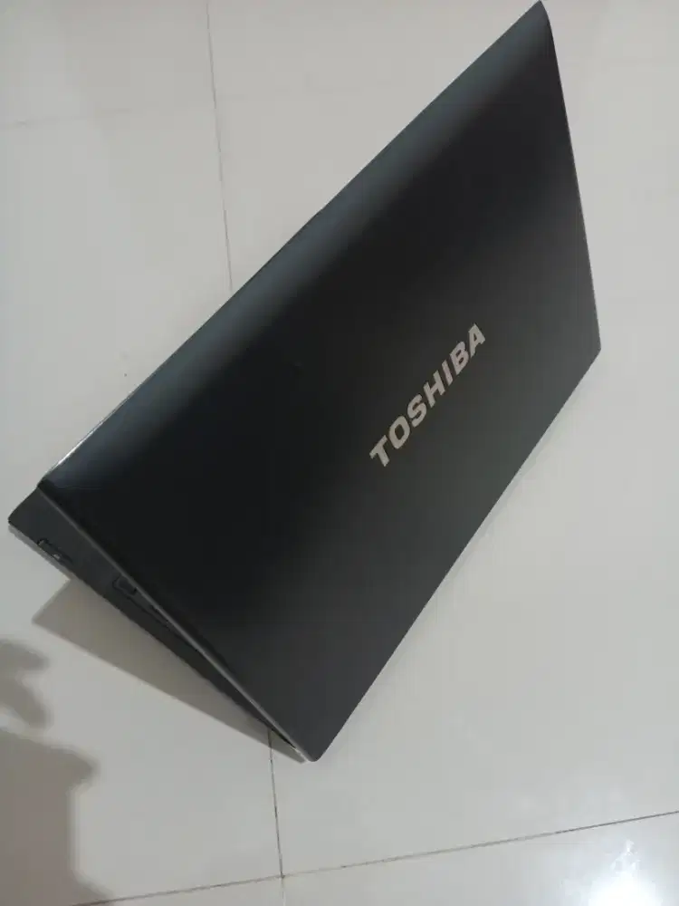 BU - Laptop Toshiba Portege R700 Core I5 Ram 8GB/500GB Mulus
