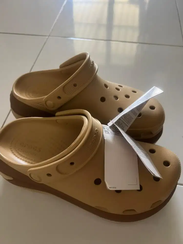 Jual Sandal Mega Crocs Coklat