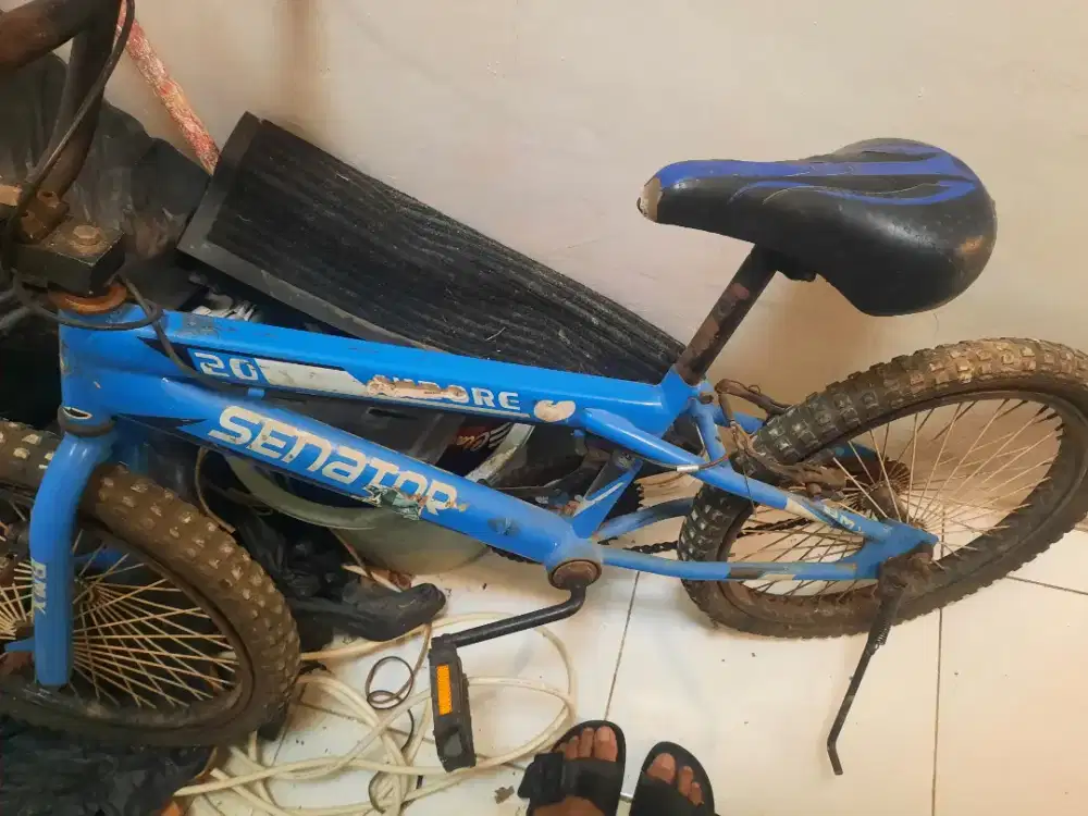 Di jual sepedah bmk senator sudah lama tidak di pake