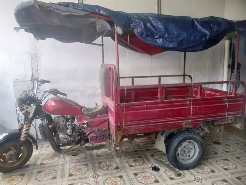 Motor roda tiga tahun 2013