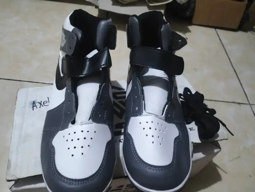 Sepatu anak/sepatu pergi/sepatu keren
