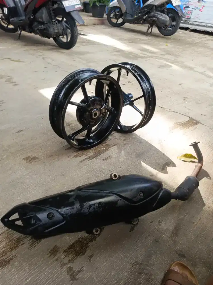 Velg dan kenalpot ori aerox