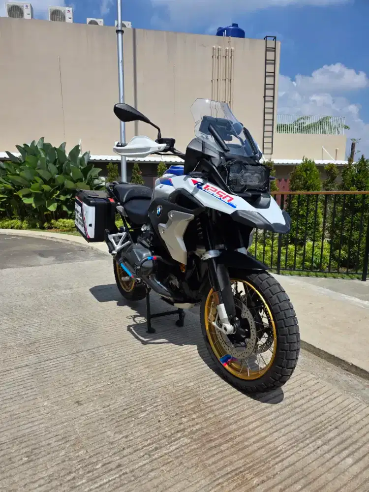 BMW K50 R1250 GS
Tahun 2021 rally top kondisi