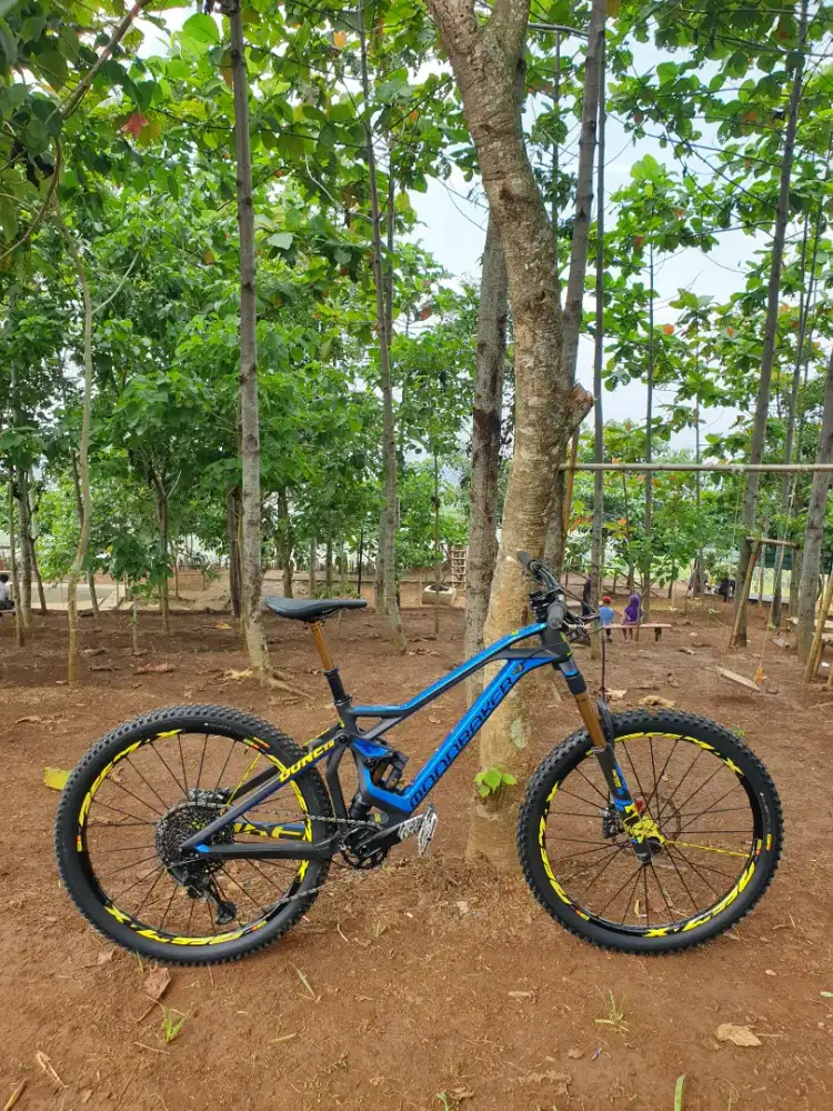 Sepeda Gunung Downhill Mondraker dune XR Carbon