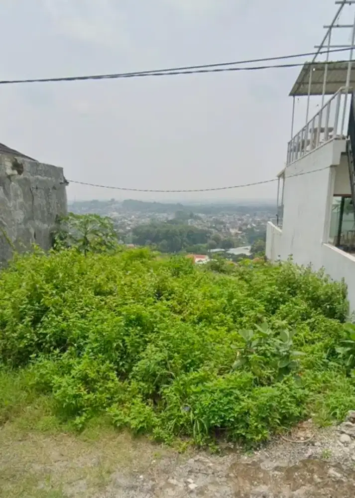 Tanah dengan pemandangan view kota semarang