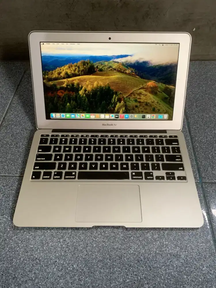 macbook air 2013 os sonoma full apps, baca iklan ya