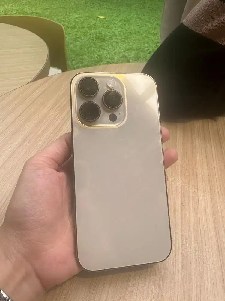Dijual!!! I phone 14 pro 256G masih mulusss, negotiable...